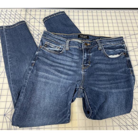 Judy Blue Womens Skinny Fit Jeans size 11/30‎ Blue Mid Rise Medium Wash Stretch - Picture 1 of 11